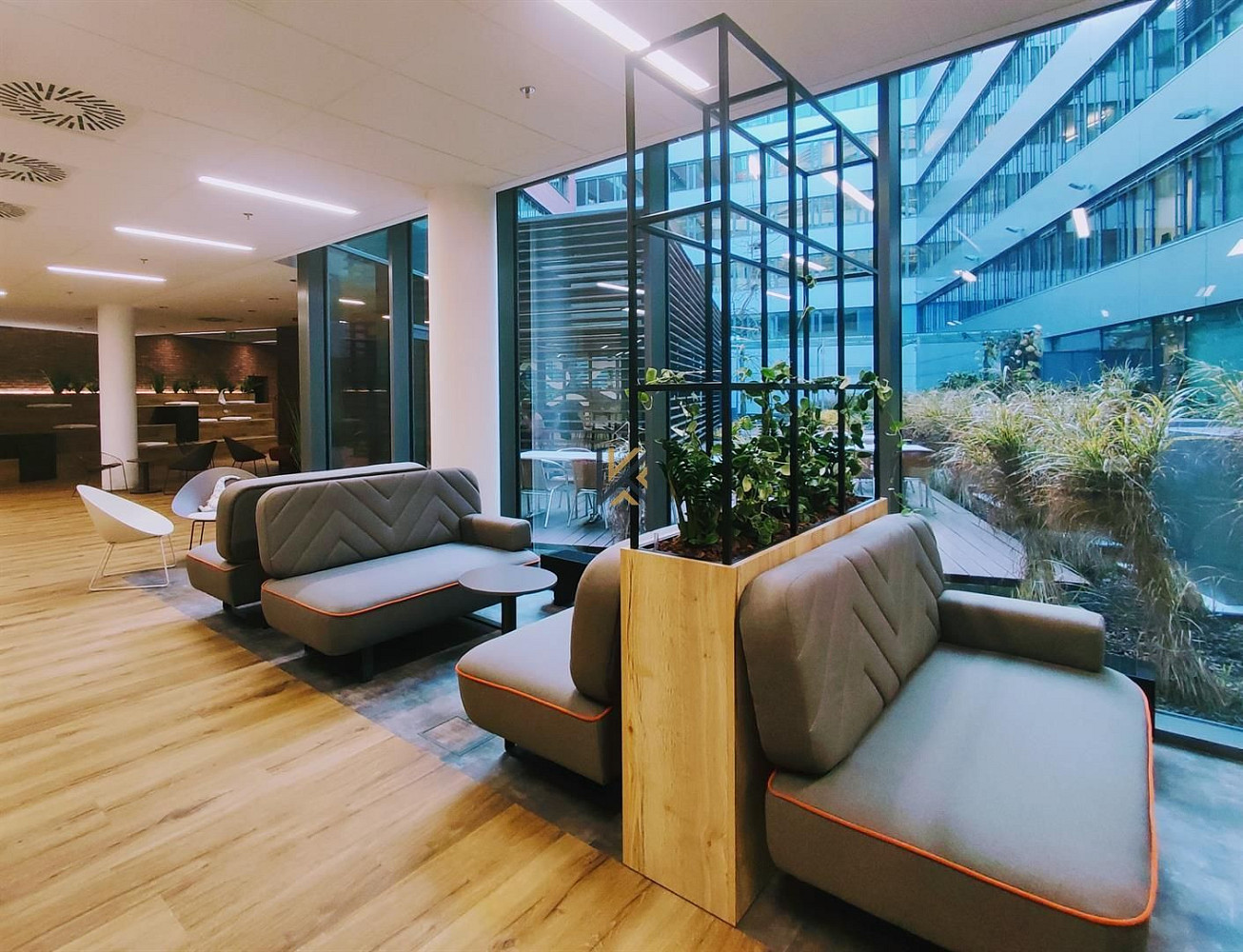 Pronájem kanceláře 1 548 m² – fotografie 3