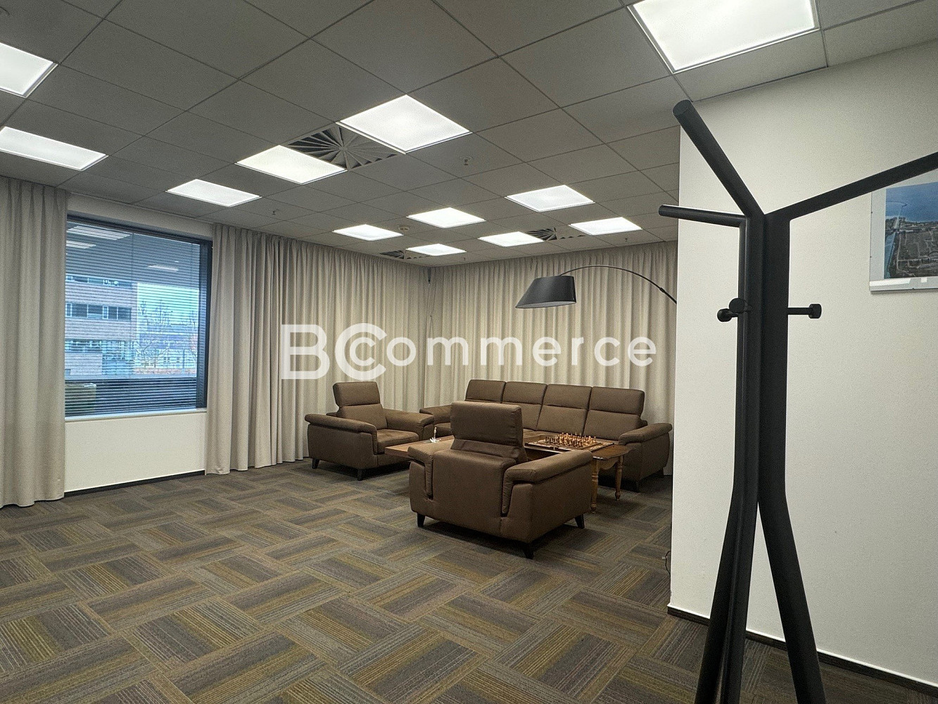 Pronájem kanceláře 240 m² — photo 2