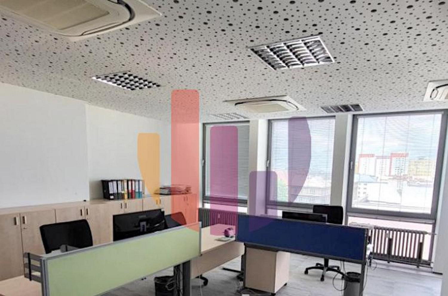 Pronájem kanceláře 296 m² — photo 2
