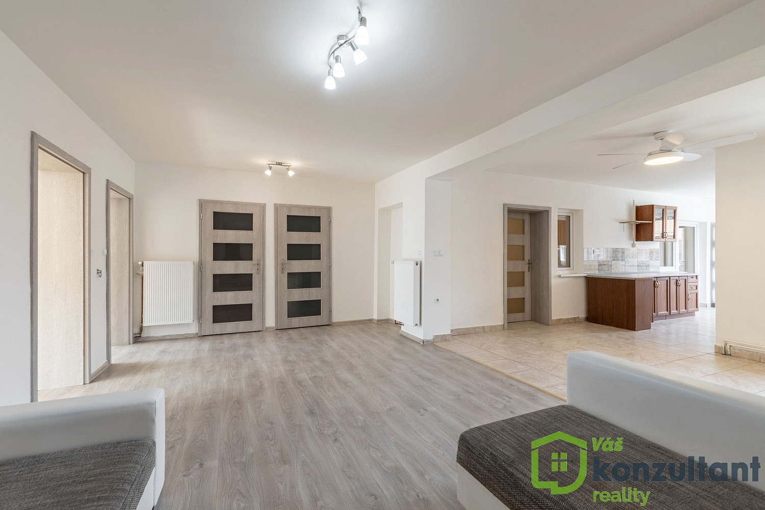 Prodej domu 204 m² s pozemkem 1 432 m² — photo 2