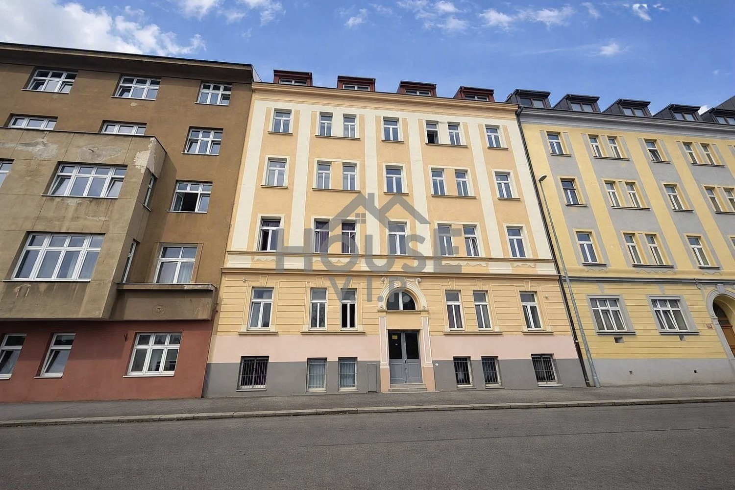 Prodej nájemního domu, činžáku 960 m² – fotografie 2