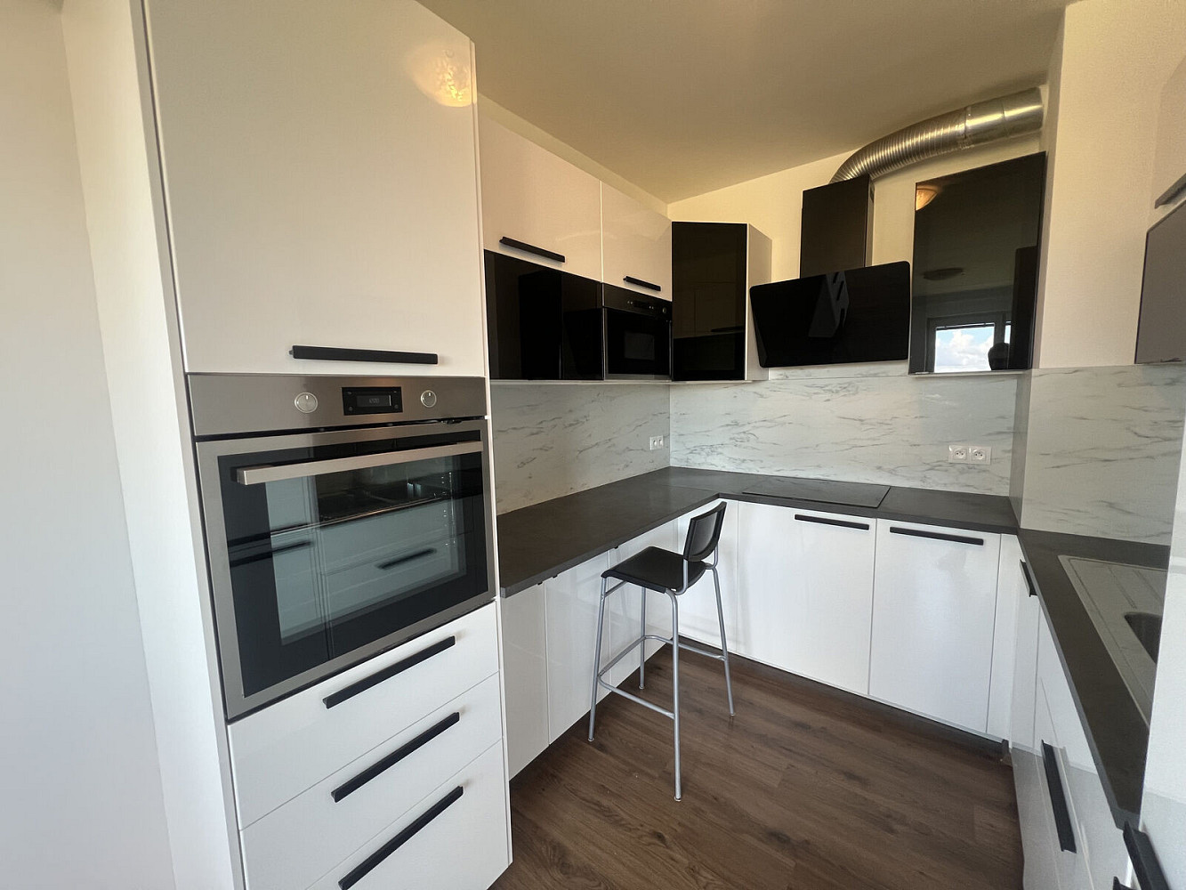 Pronájem bytu 4+kk 85 m² – fotografie 2