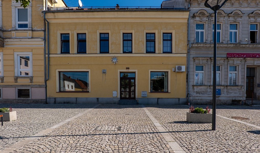 Prodej domu 514 m² s pozemkem 110 m², Nové Město pod Smrkem – náhled fotky 2