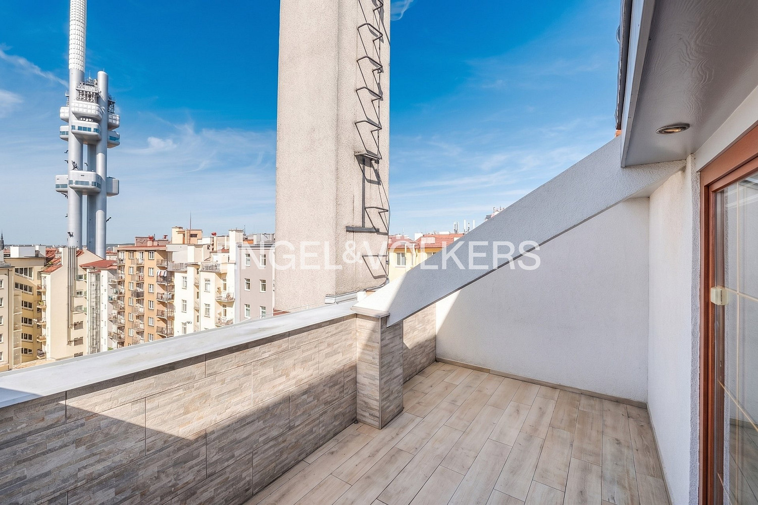 Pronájem bytu 4+kk 150 m² – pohled 3