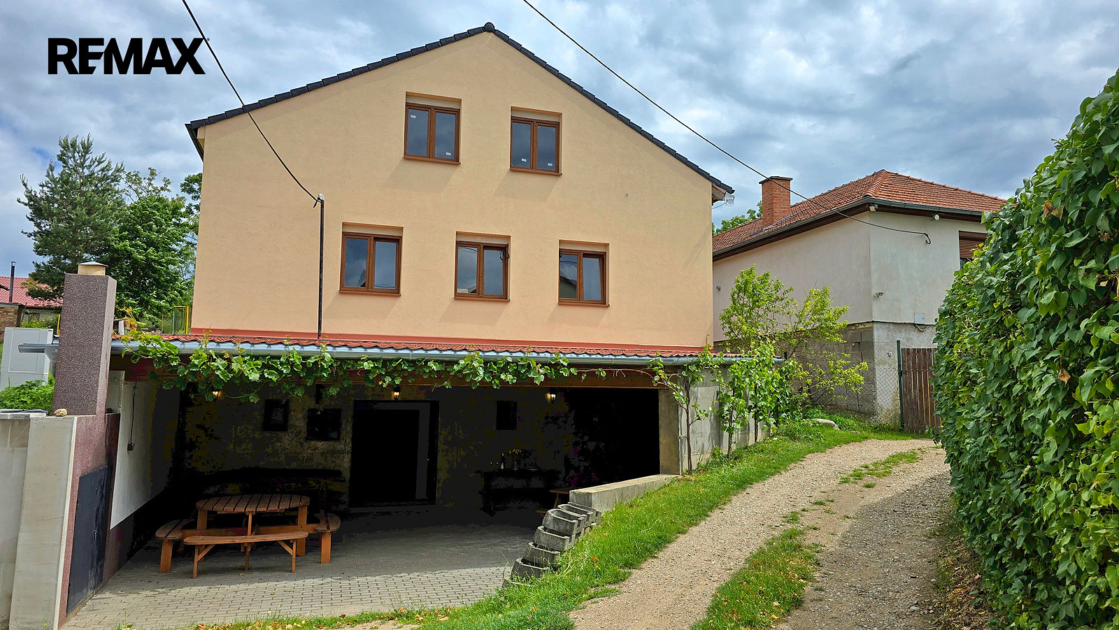 Vinný sklep s rozestavěným ubytováním – pohled 3