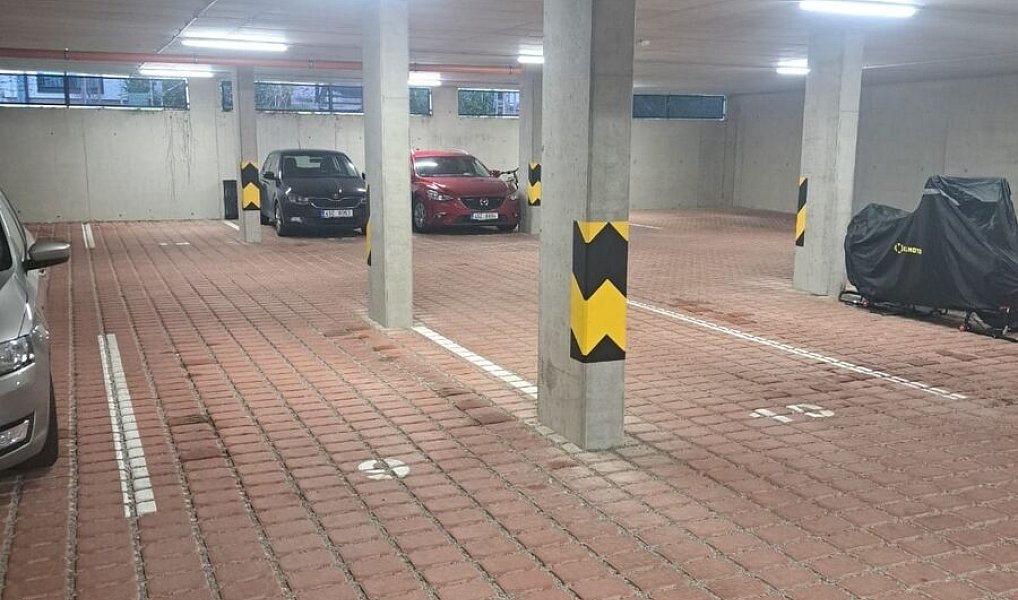 Pronájem, garážové místo, Na Dražkách, Beroun, Beroun – náhled fotky 5
