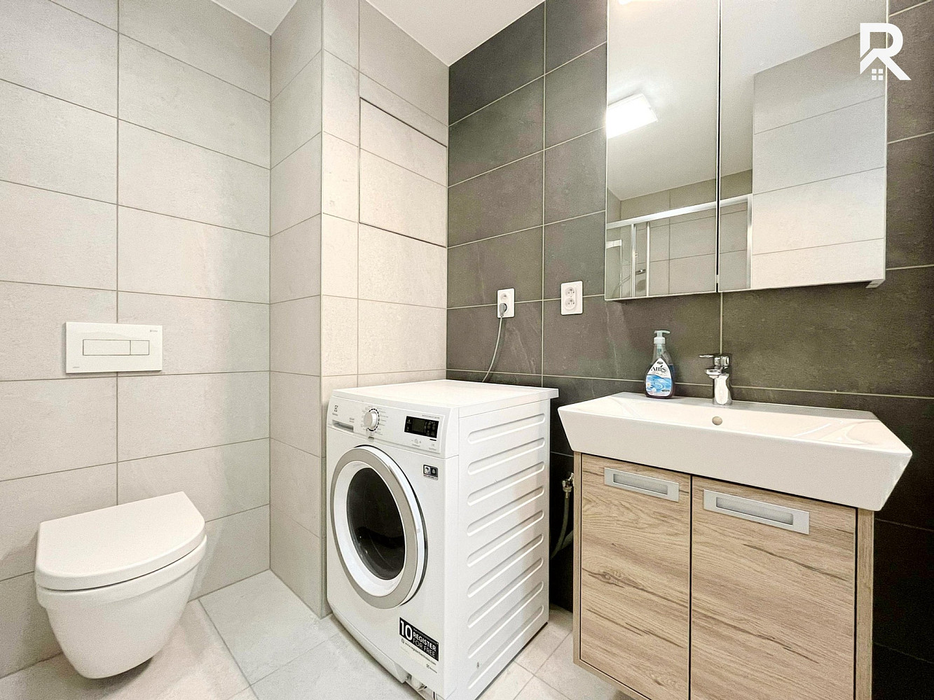 Pronájem bytu 1+kk 27 m² — photo 3