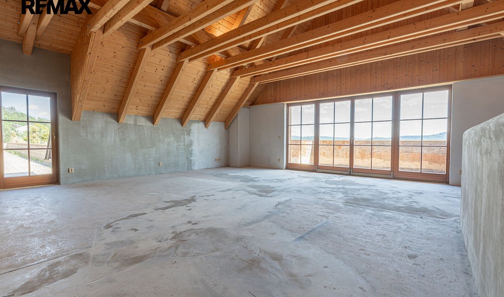 Prodej domu 708 m² s pozemkem 1 910 m², Králův Dvůr – náhled fotky 6