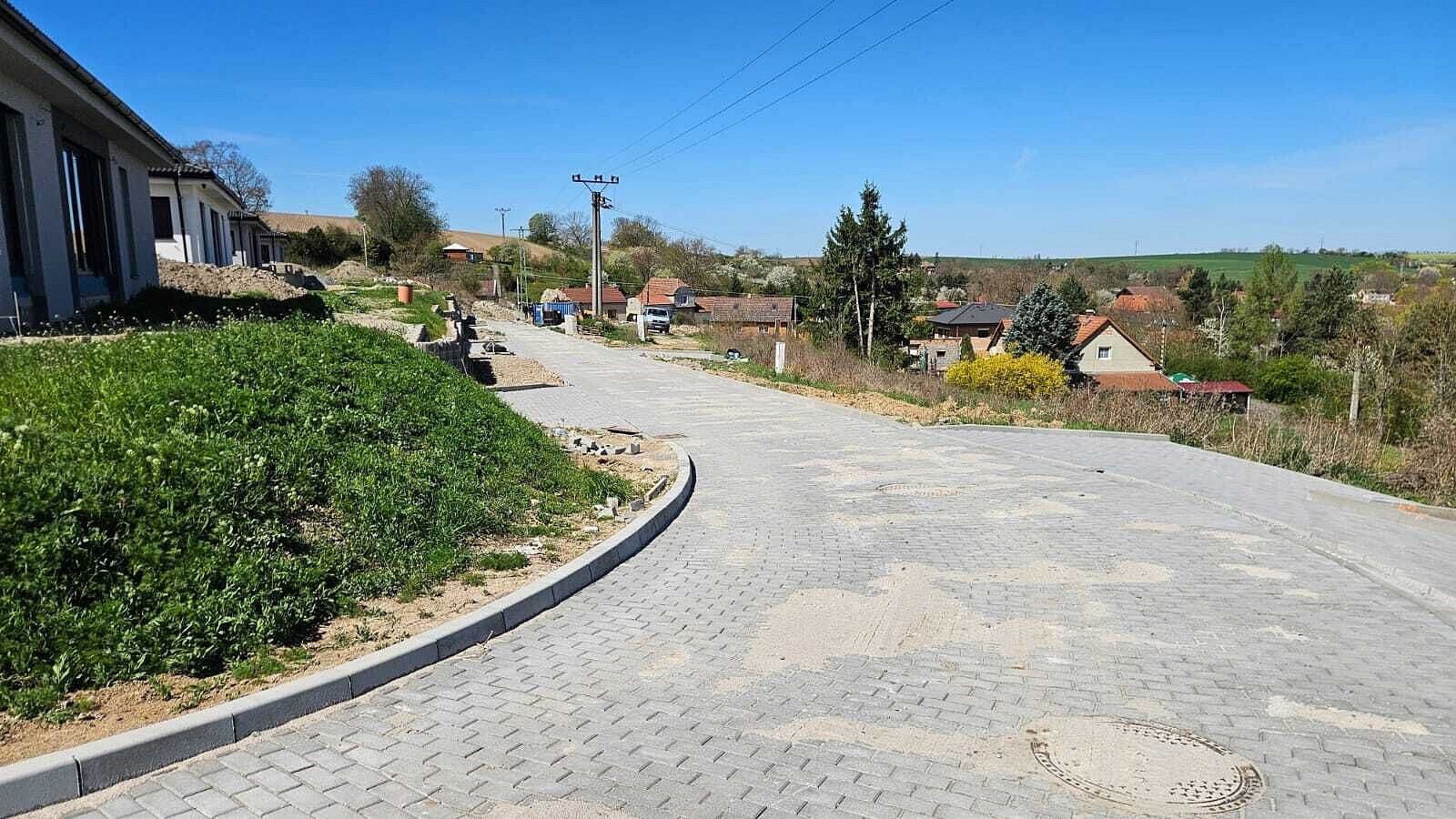 Prodej stavebního pozemku 1 111 m² – další