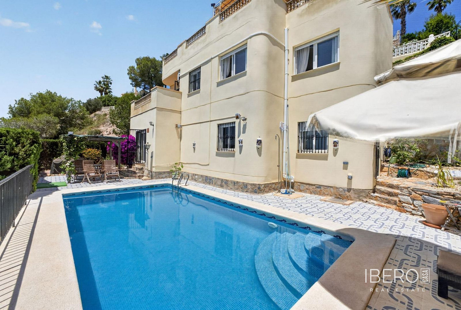 Prodej domu 214 m² s pozemkem 397 m²