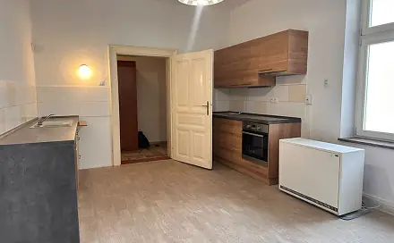 Pronájem bytu 2+1 97 m², nám. Míru, Jindřichův Hradec - Jindřichův Hradec I