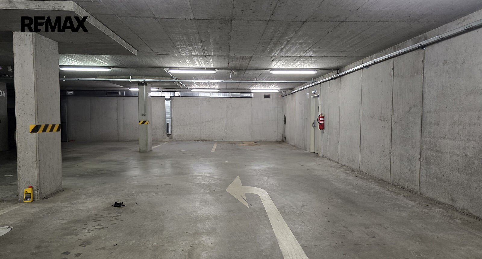 Parkovací stání v atraktivní lokalitě – fotografie 5