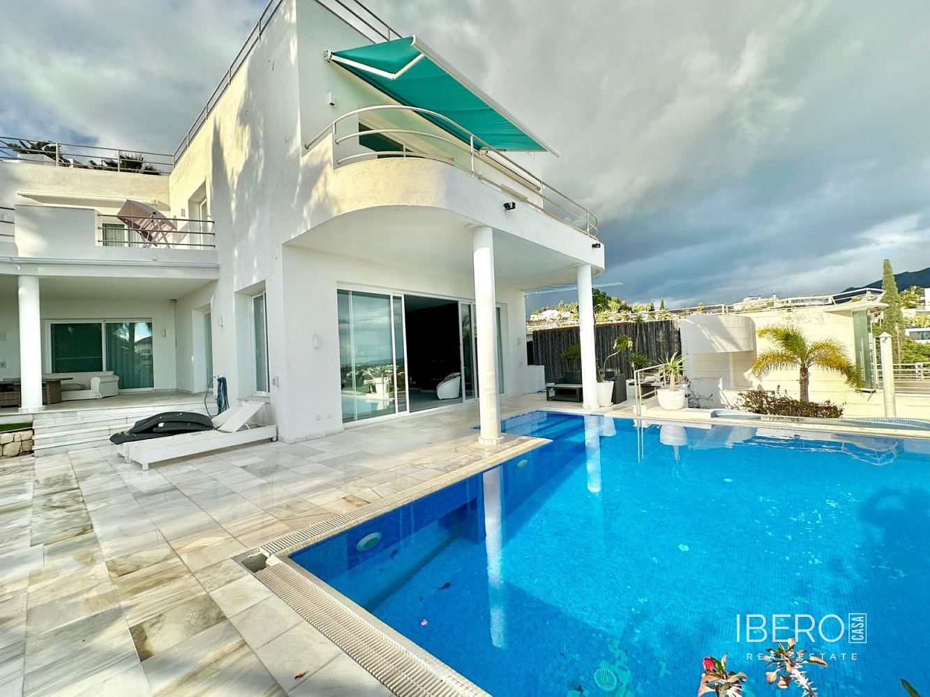 Prodej domu 350 m² s pozemkem 1 000 m² — photo 2