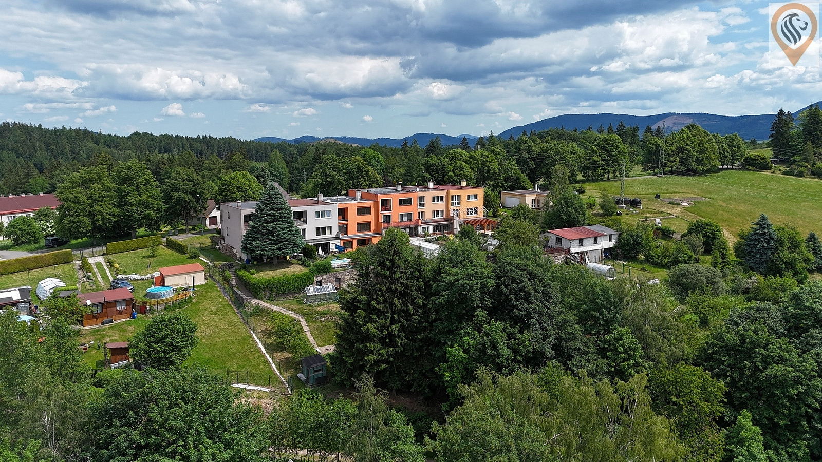 Prodej domu 320 m² s pozemkem 713 m² – fotografie 2