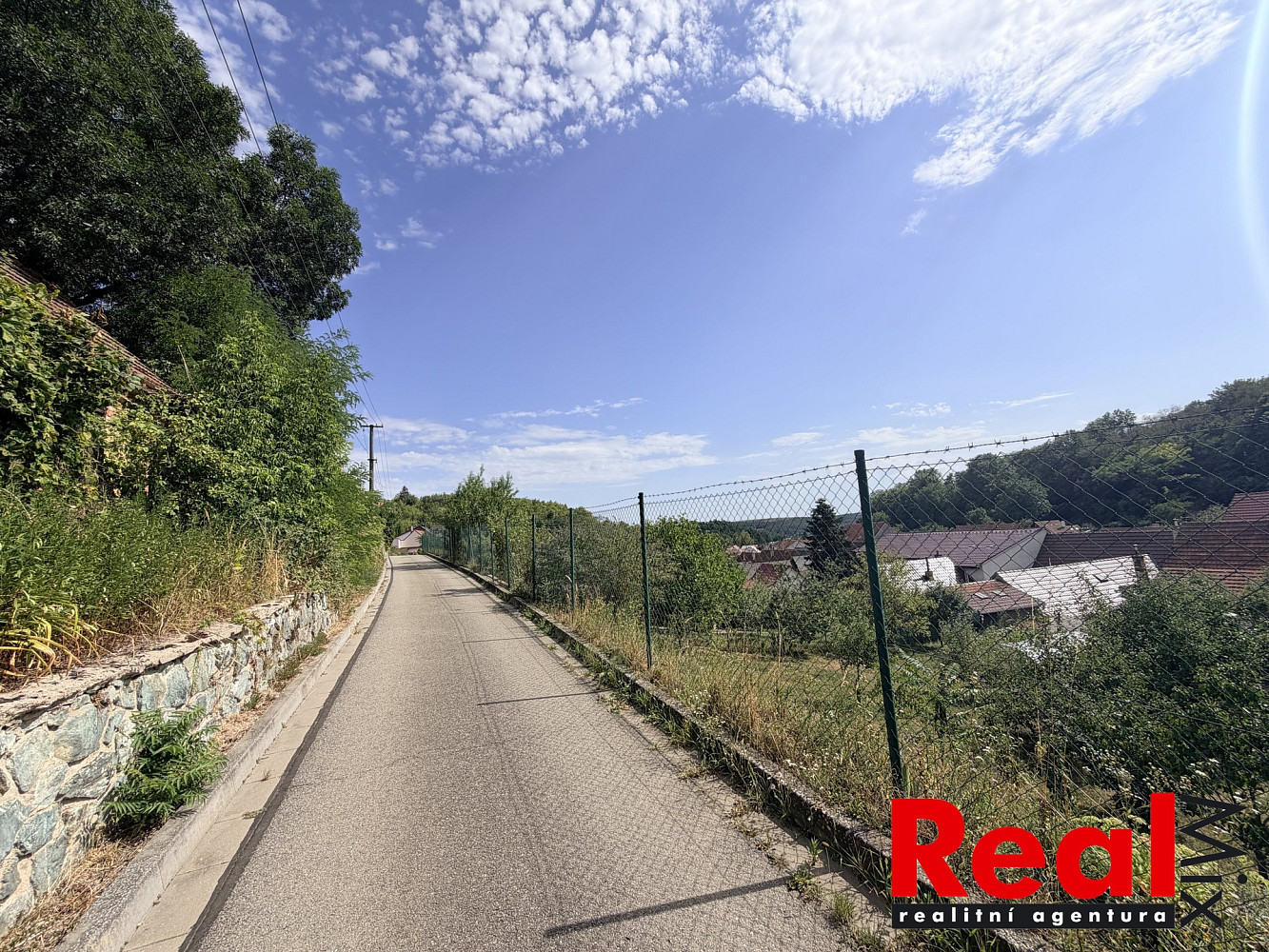 Prodej stavebního pozemku 1 895 m² – fotografie 2