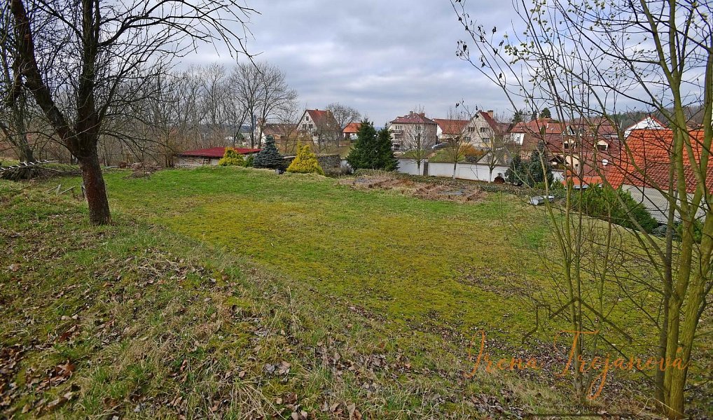 Prodej stavebního pozemku 1 040 m², Benešov – náhled fotky 2