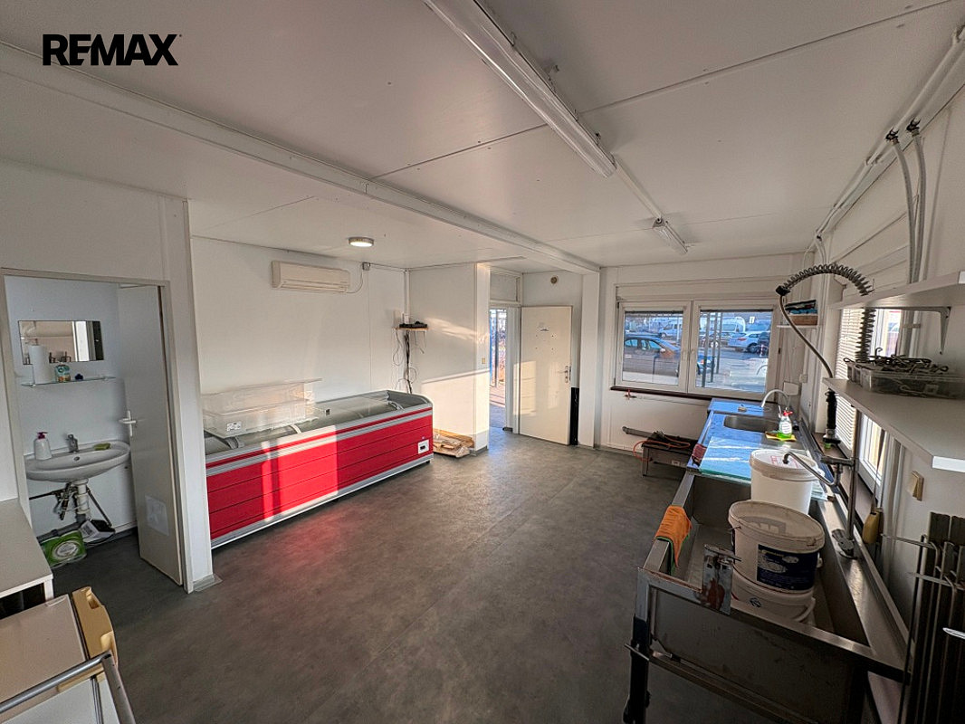 Pronájem obchodních prostor 150 m²