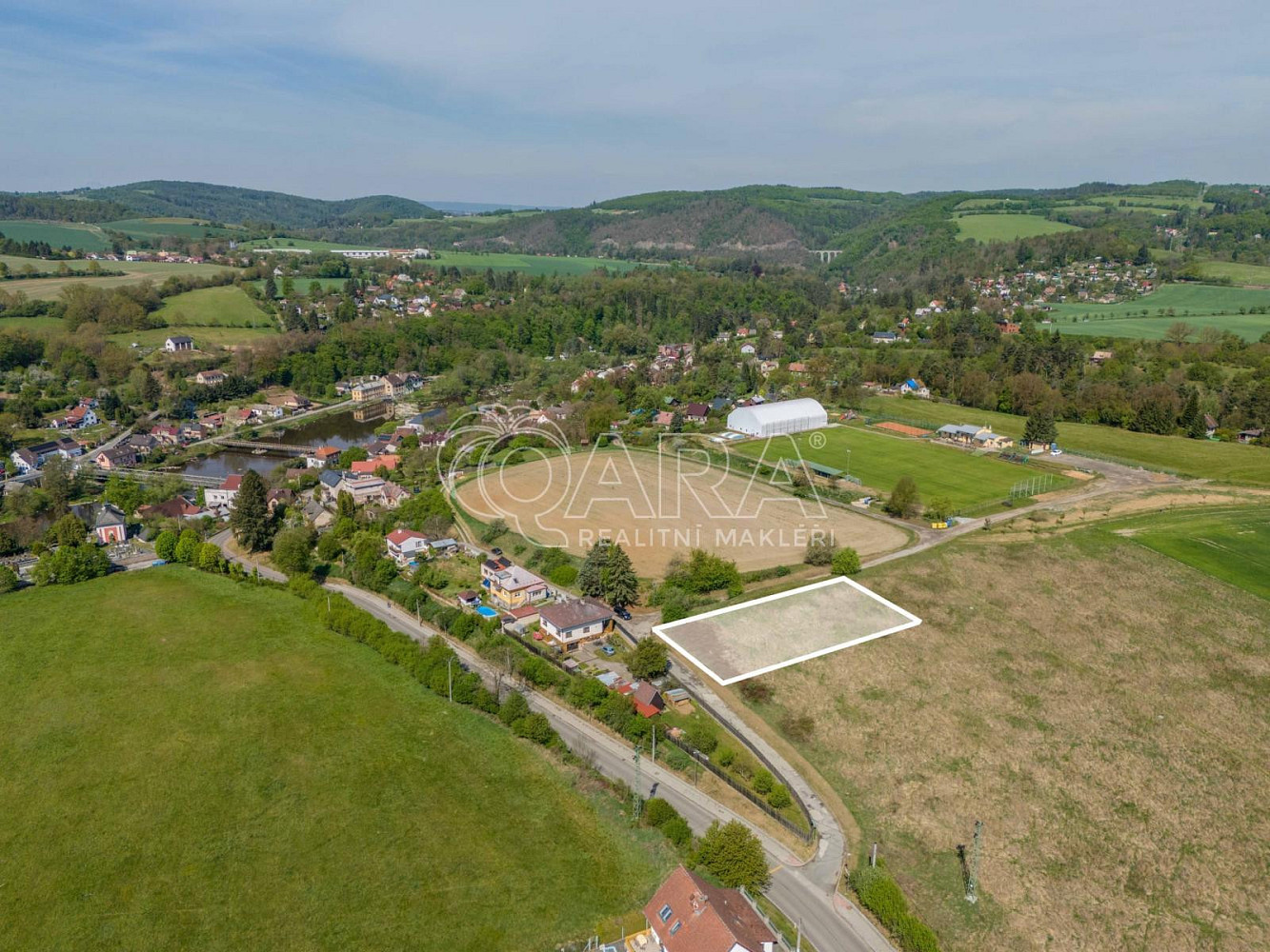 Prodej stavebního pozemku 1 676 m² — photo 2