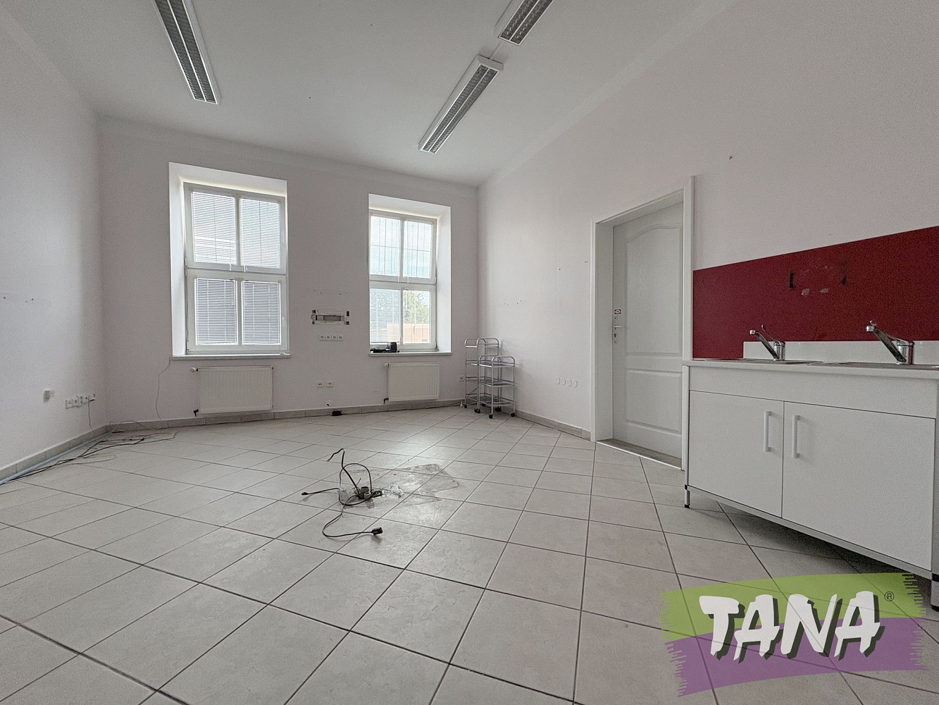 Pronájem komerčního objektu (jiného typu) 80 m² – fotografie 3