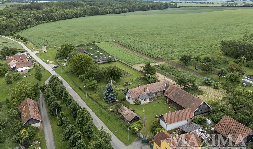 Prodej domu 196 m² s pozemkem 3 601 m², Běchary – náhled fotky 2