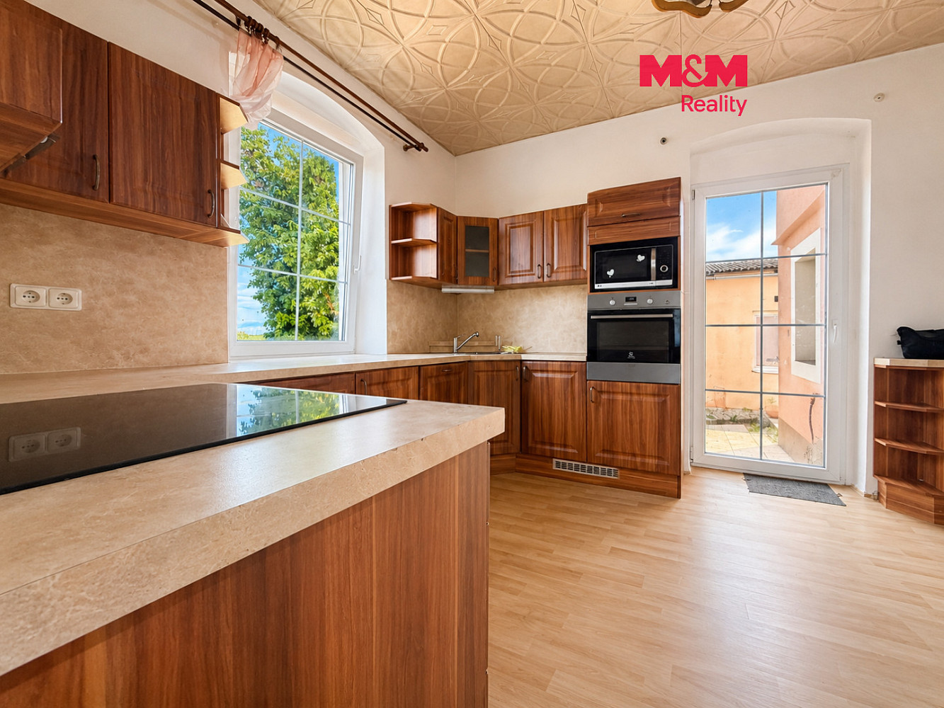 Prodej domu 216 m² s pozemkem 1 900 m²