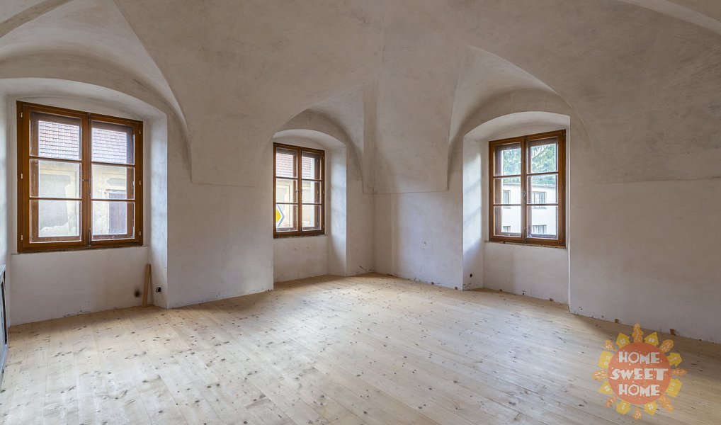 Prodej ubytovacího objektu 1 761 m², Tursko – náhled fotky 4