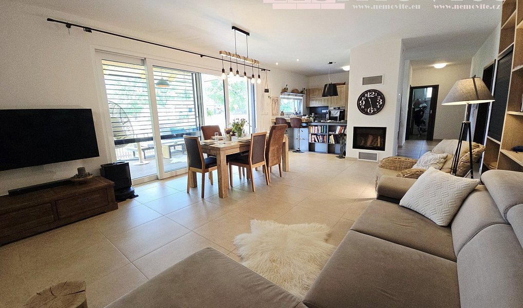 Prodej domu 157 m² s pozemkem 1 047 m², Sulice – náhled fotky 7