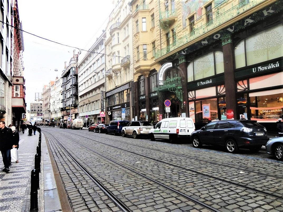 Pronájem obchodních prostor 180 m²