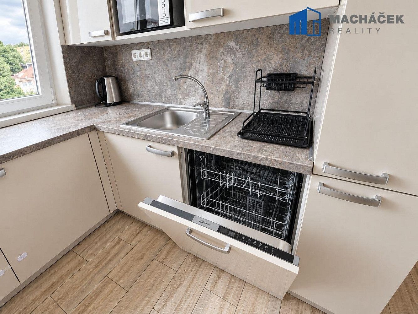 Pronájem bytu 2+1 60 m² – fotografie 4