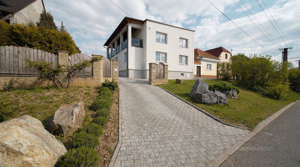 Prodej domu 270 m² s pozemkem 1 042 m²