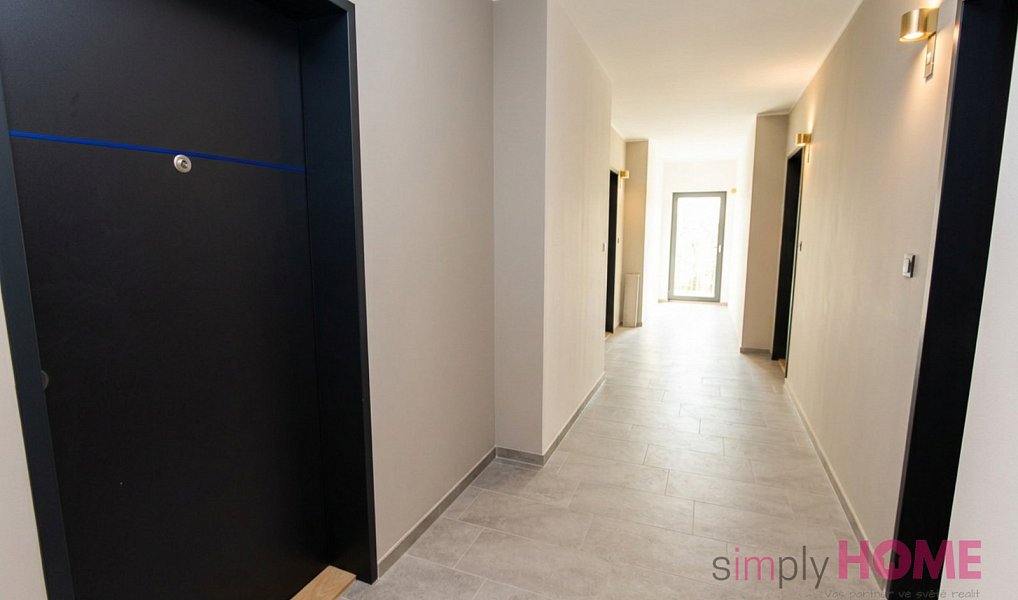 Pronájem bytu 2+kk 40 m², Praha – náhled fotky 13