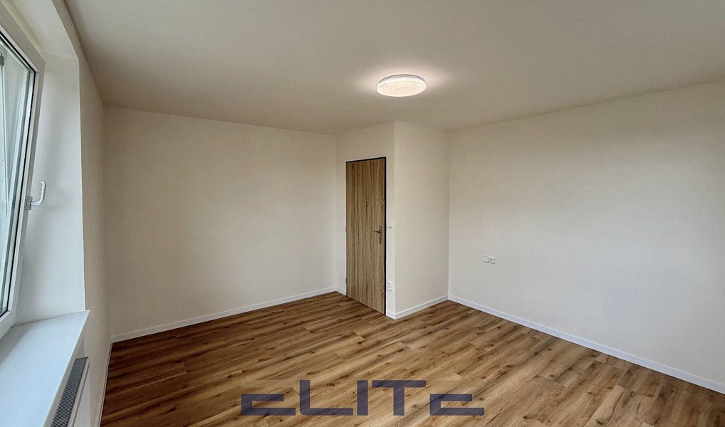 Prodej domu 253 m² s pozemkem 791 m², Hradčany – náhled fotky 9