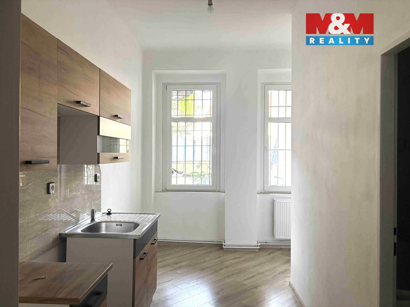 Prodej nájemního domu, činžáku 320 m² — photo 2