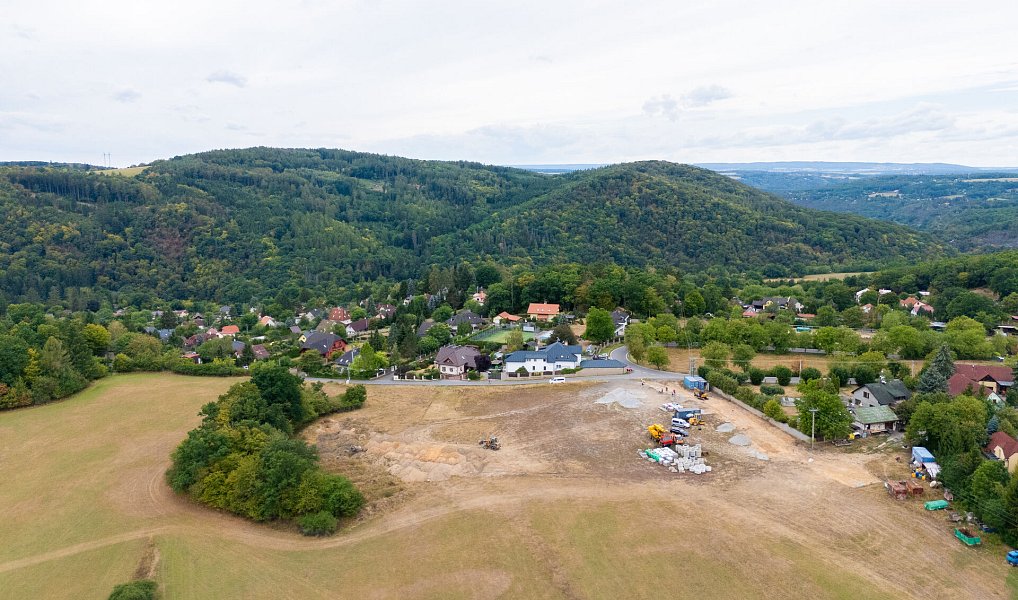 Prodej stavebního pozemku 1 121 m², Jílové u Prahy – náhled fotky 3