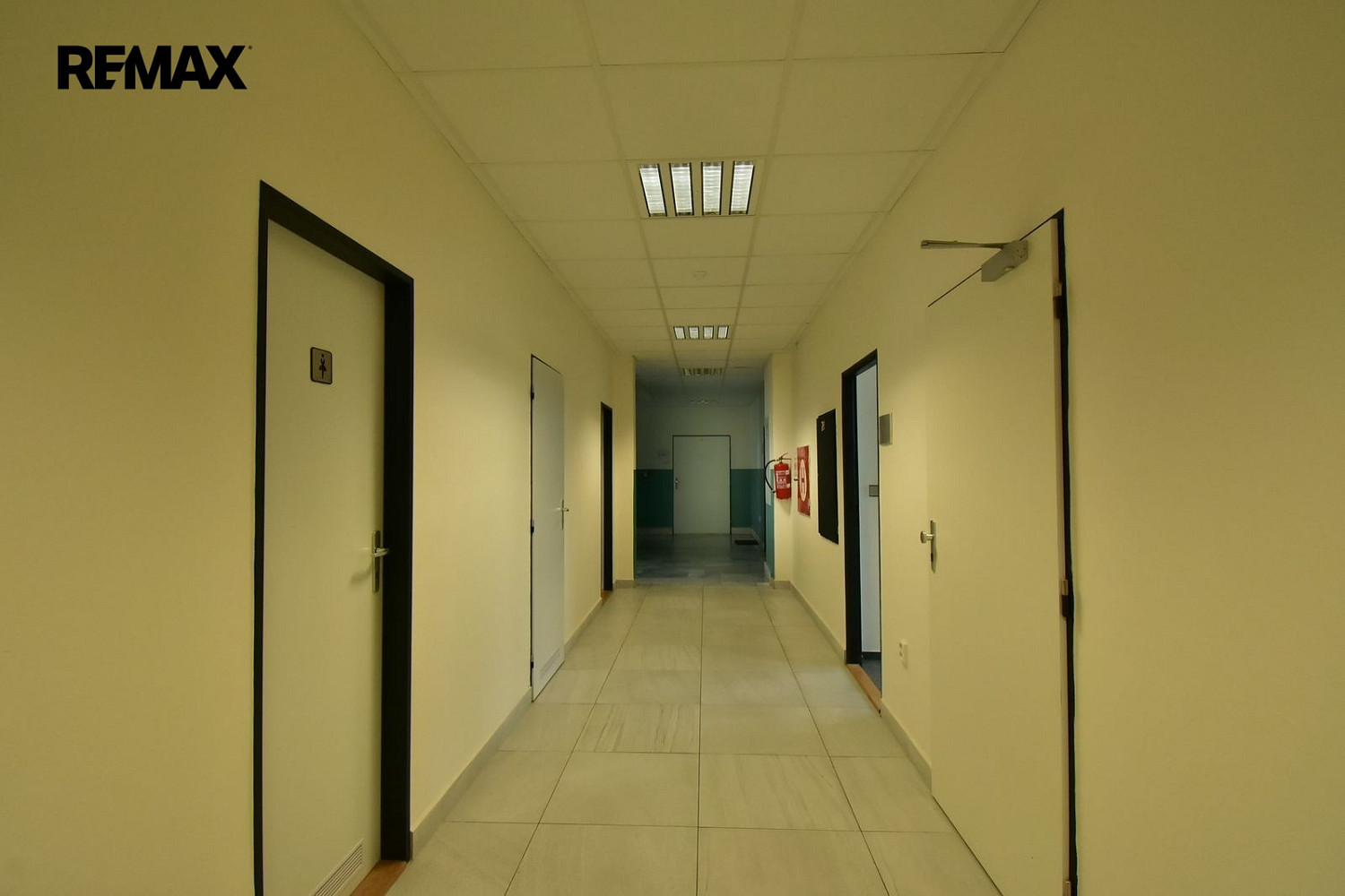Pronájem kanceláře 35 m² – fotografie 3