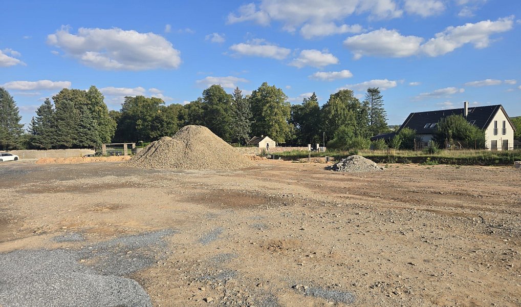 Prodej stavebního pozemku 841 m², Úvaly – náhled fotky 2