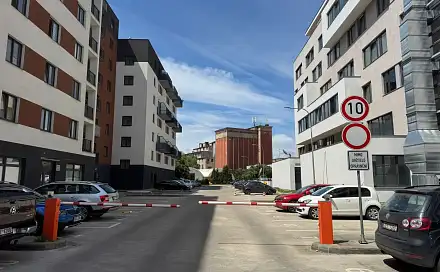 Pronájem parkovacího stání za závorou, Pardubice - centrum, Rokycanova, Pardubice - Zelené Předměstí