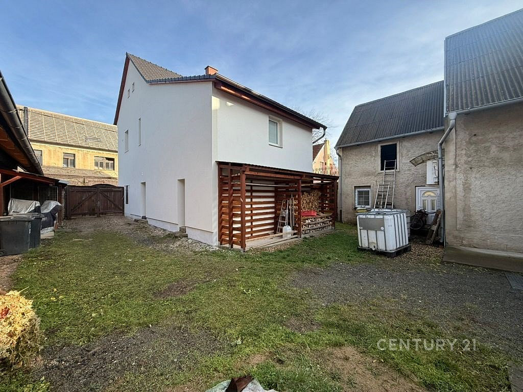 Prodej domu 275 m² s pozemkem 515 m² – pohled 2
