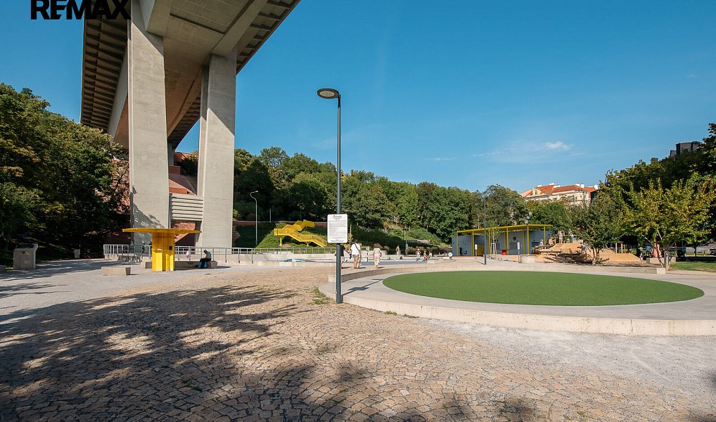 Prodej bytu 3+1 80 m², Praha – náhled fotky 2