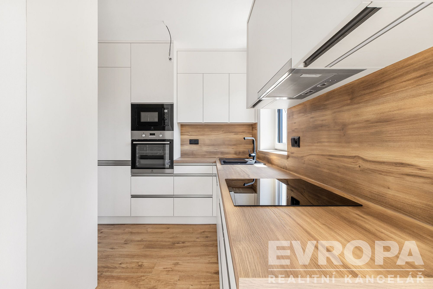 Prodej domu 169 m² s pozemkem 881 m² – fotografie 3