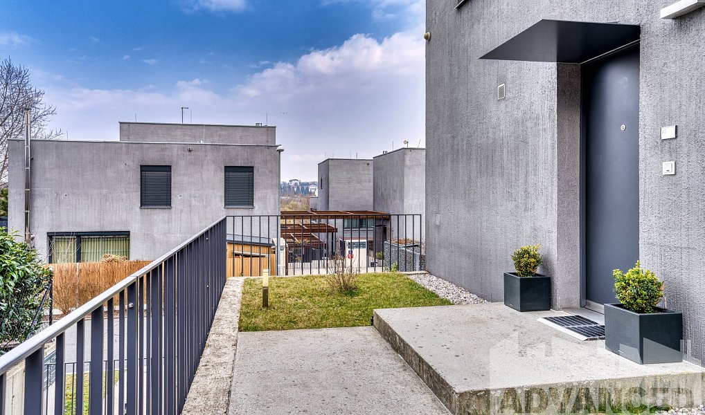 Prodej domu 120 m² s pozemkem 57 m², Praha – náhled fotky 16