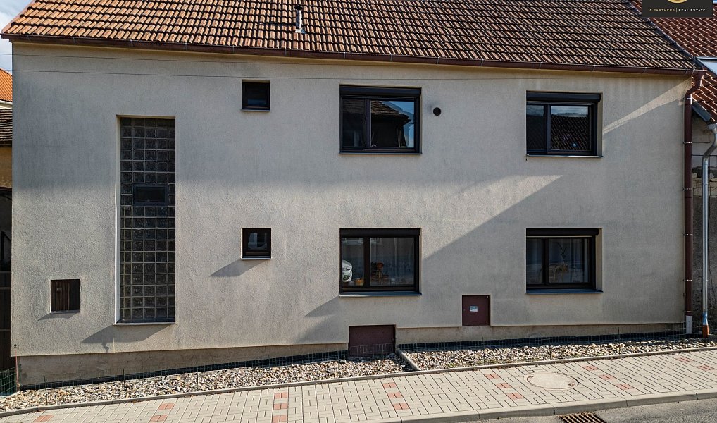 Prodej domu 216 m² s pozemkem 221 m², Hostouň – fotka 1 z 21