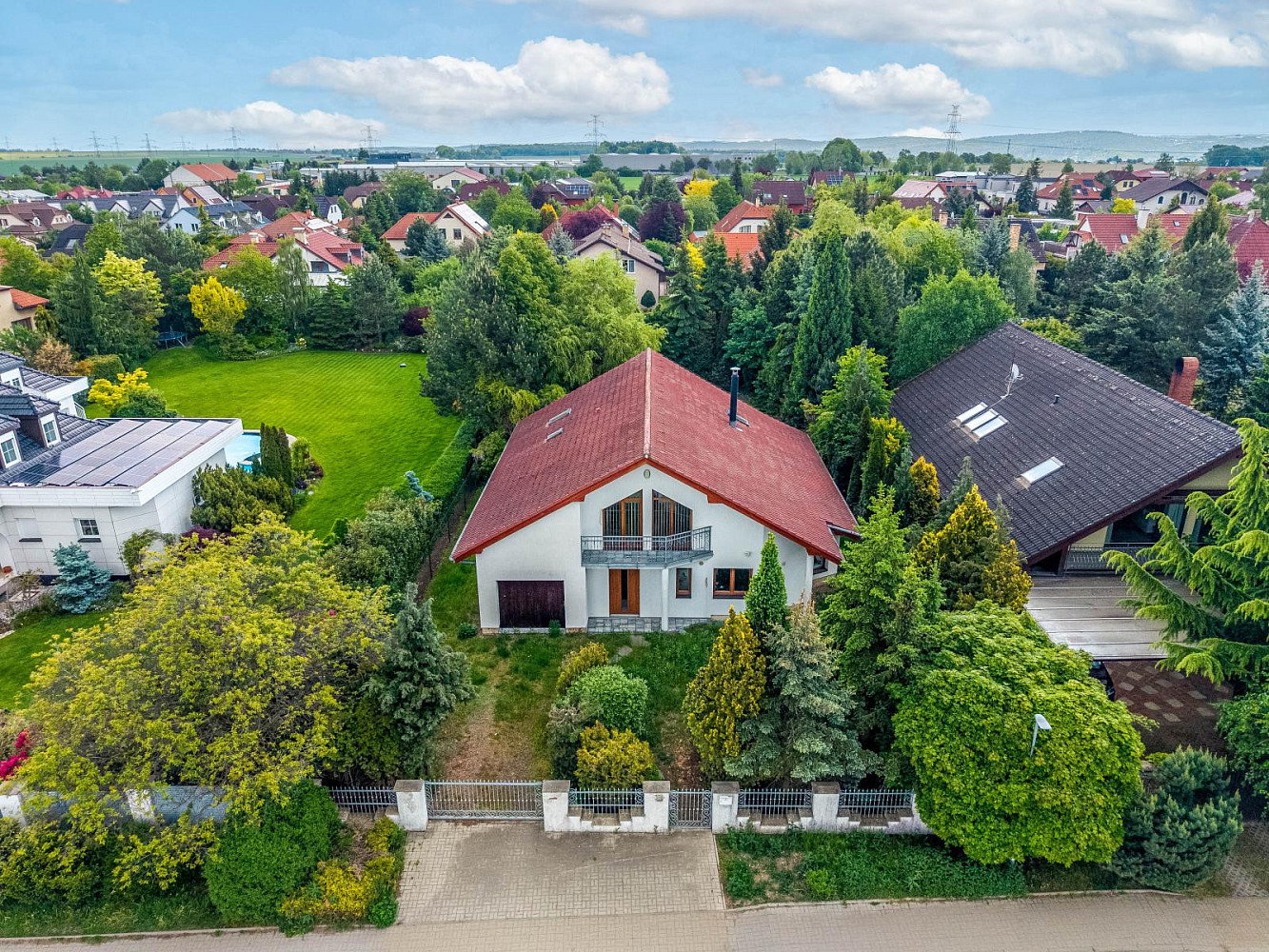 Prodej domu 244 m² s pozemkem 1 000 m², Zvole
