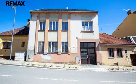 Prodej domu 196 m² s pozemkem 828 m², Mariánské náměstí, Černovice, okres Pelhřimov