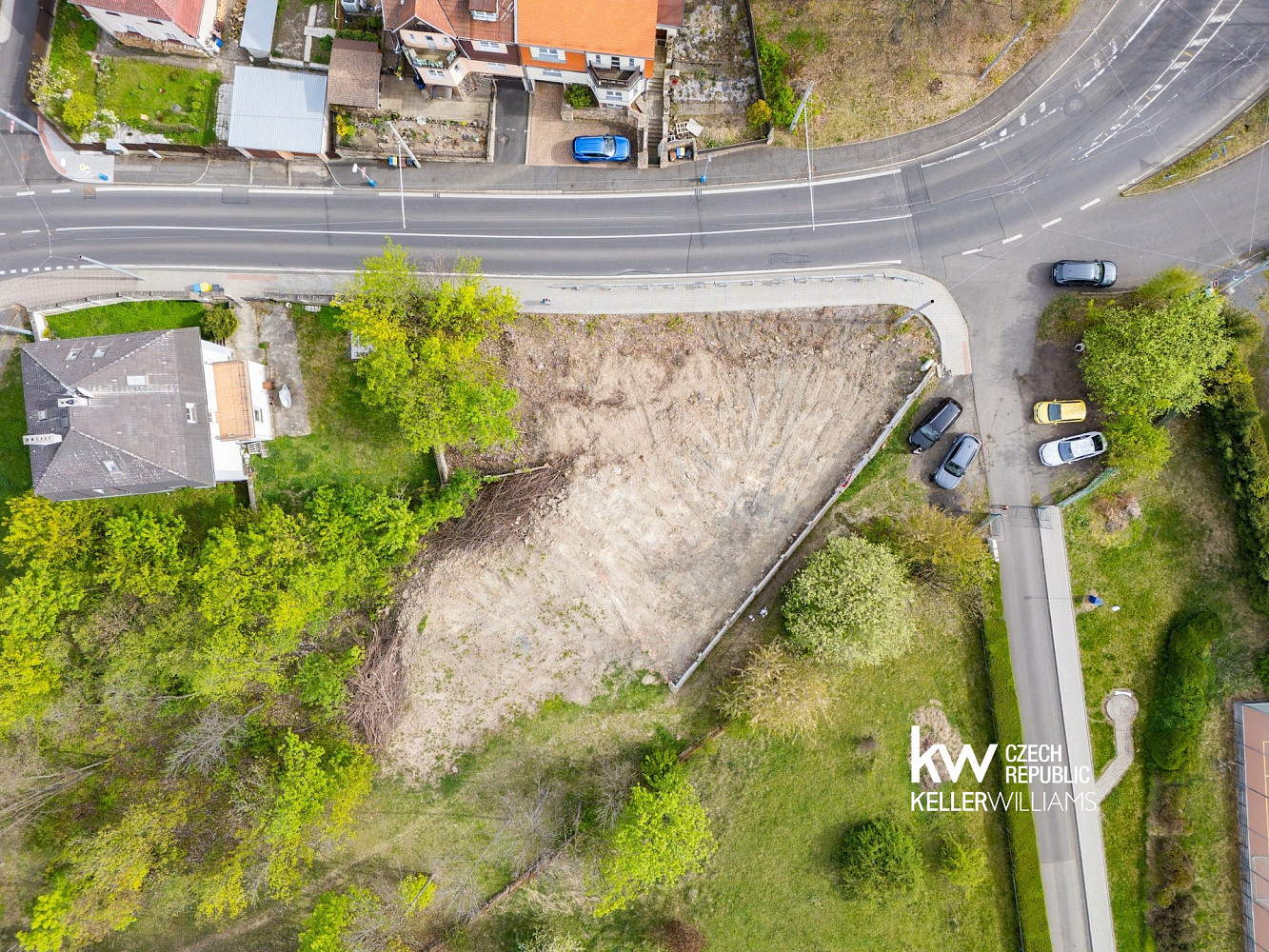 Prodej stavebního pozemku 909 m² – fotografie 2