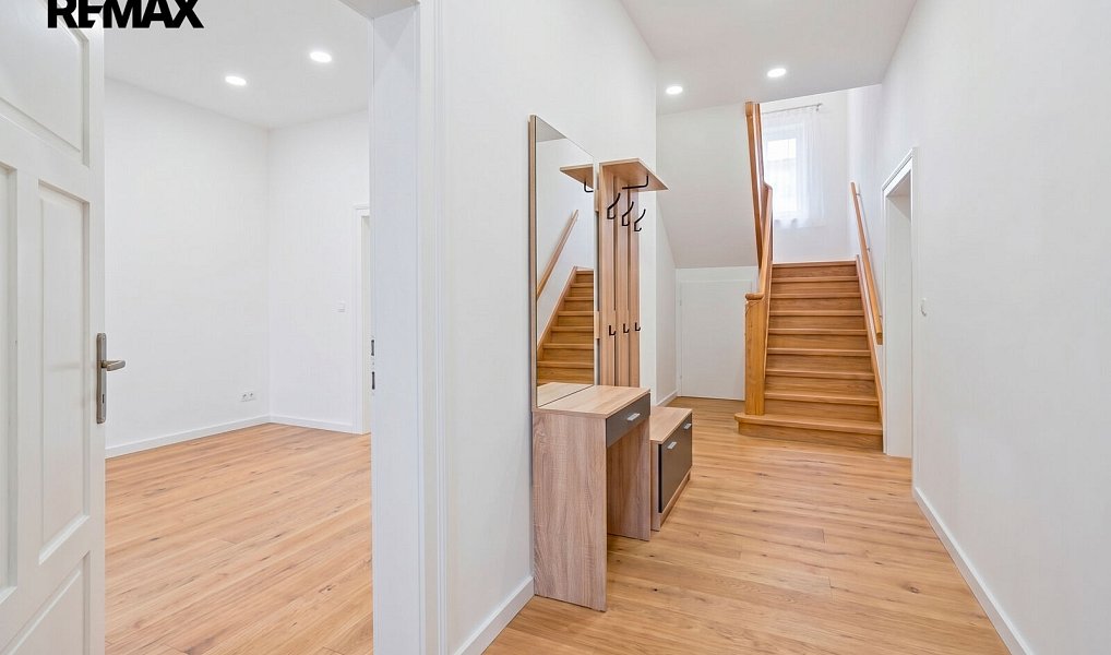 Prodej domu 256 m² s pozemkem 256 m², Ohníč – náhled fotky 8