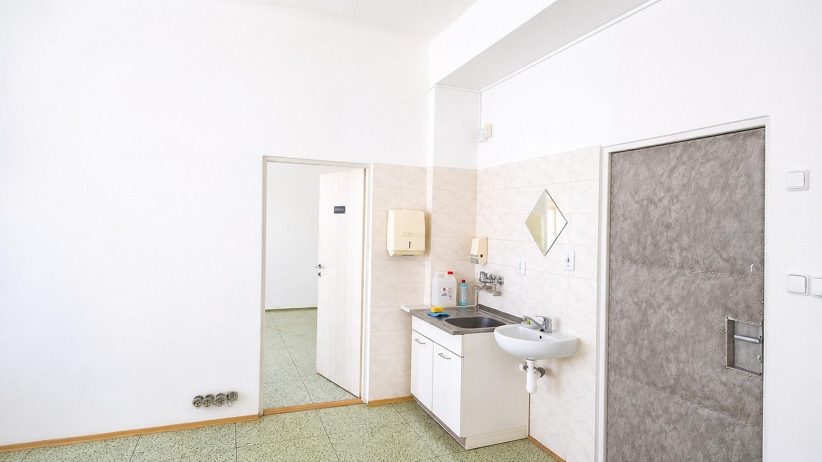 Pronájem komerčního objektu (jiného typu) 79 m² – fotografie 5