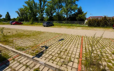 Nabízíme k pronájmu venkovní parkovací stání v parkovacím areálu., Milovice, okres Nymburk