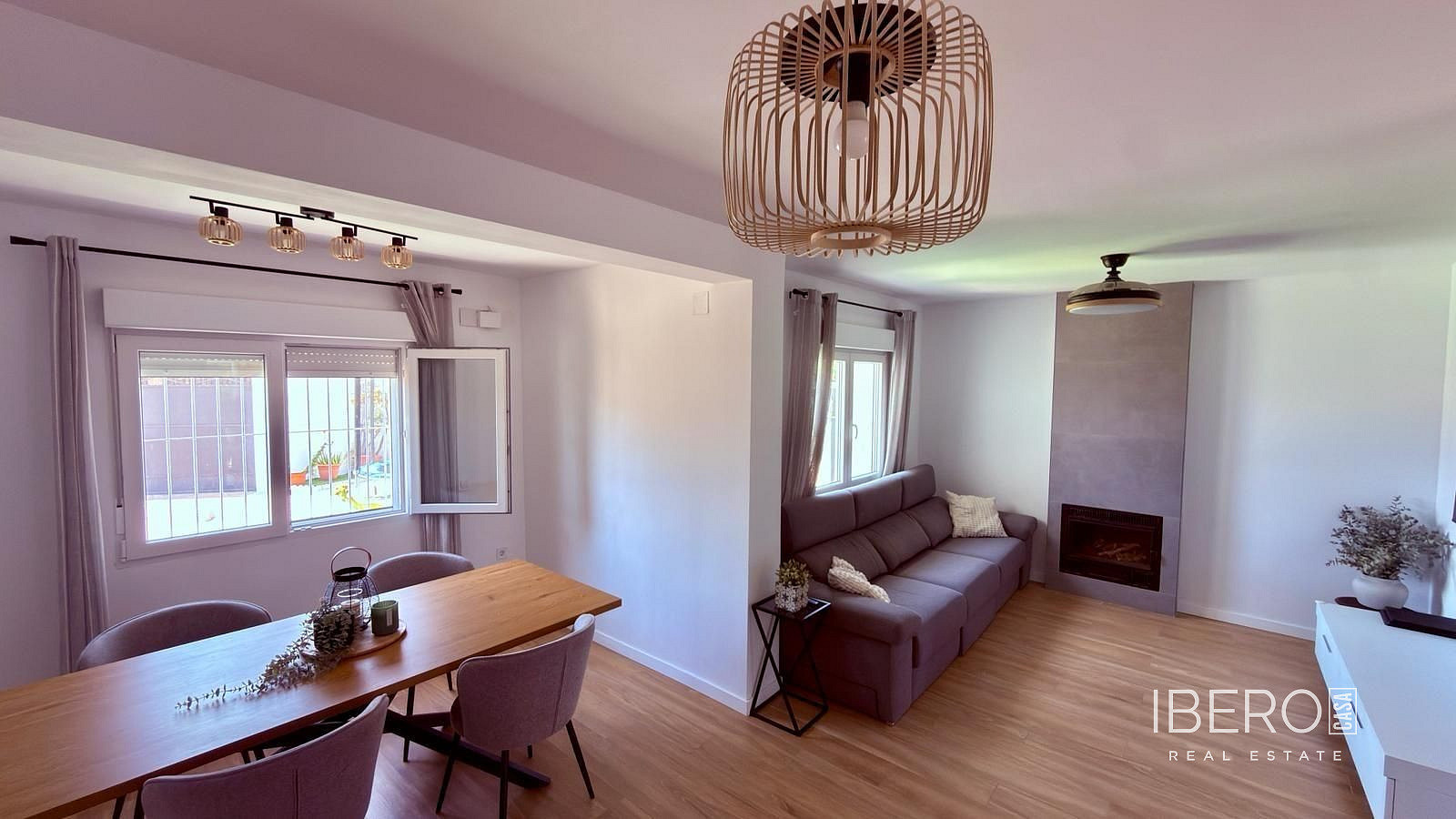 Prodej domu 168 m² s pozemkem 976 m² — photo 2