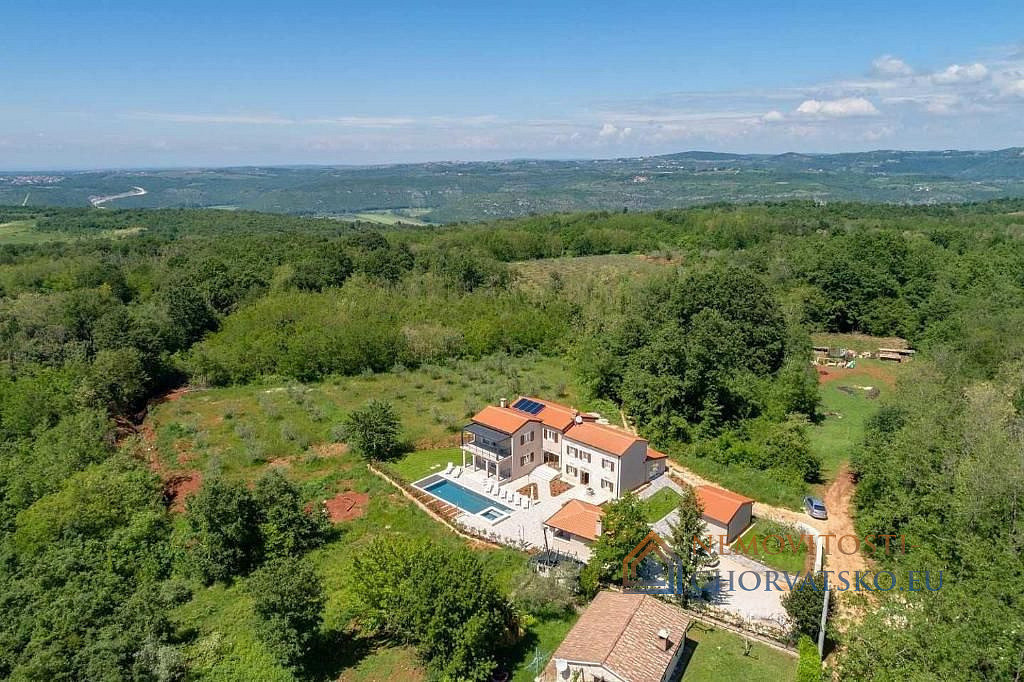 Prodej domu 450 m² s pozemkem 2 000 m², Kaštelir-Labinci